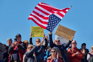 Actualité scientifique 2025 : xénogreffe, Neandertal, mythe du mâle alpha et comète étrangère.