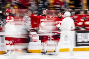 Gavin McKenna et le Canada écrasent le Danemark