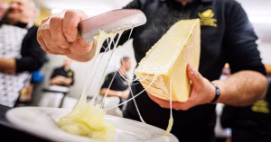 Le Valais accueille les amateurs de raclette dans une ambiance authentique