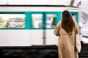 Trois femmes blessées au couteau dans le métro à Paris, le suspect interpellé : ce que l’on sait