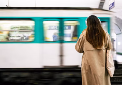 Trois femmes blessées au couteau dans le métro à Paris, le suspect interpellé : ce que l’on sait