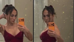 Jennifer Lopez fait sensation dans une robe sculpturale rouge lors d'un événement médiatique.