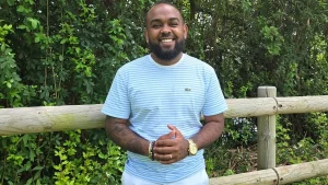 Après Sidoleine Papaya, Cindy Barbe Robert, Jimmy Armand et Thierry De Gerus, Aldrick Moimbe est le 5 ème candidat à se lancer dans la course aux municipales.