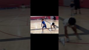 À 5 ans, il excelle en défense et en attaque au basket !