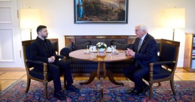  À Berlin, Volodymyr Zelensky a échangé avec Frank-Walter Steinmeier dans le cadre des négociations de paix 