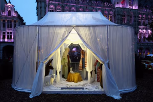 À Bruxelles, la crèche inclusive de la Grand-Place suscite des réactions vives.