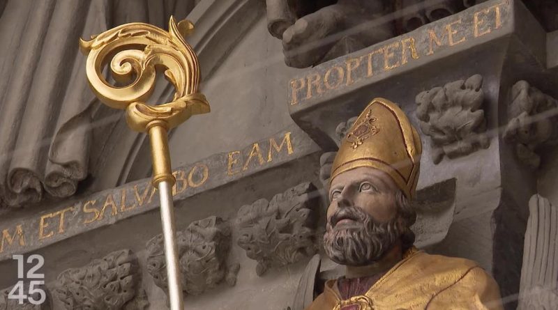 À Fribourg, la statue de Saint‑Nicolas reçoit une nouvelle crosse en or après un vol mystérieux