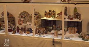 A Neuchâtel, 200 crèches venues du monde entier racontent la Nativité | RTS