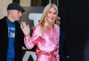 Gwyneth Paltrow en total look rose à New York : un style audacieux et tendance.