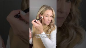 Adieu le blush des années 20 : astuces pour les peaux matures !