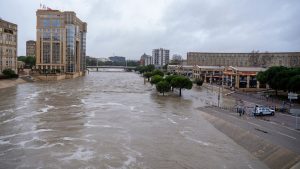 Alerte météo : fin de la vigilance rouge crue dans l’Hérault et un risque élevé de neige et verglas dans deux départements