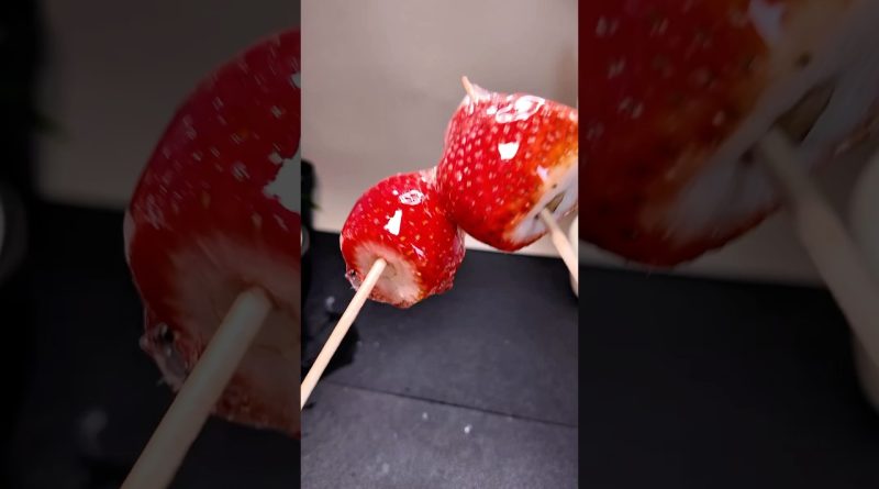 Approuvez-vous ces brochettes de fruits caramélisées ? 🍓