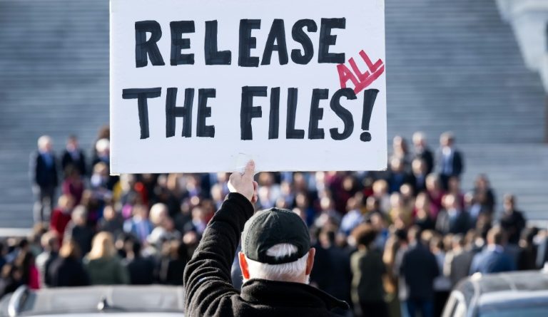 Après moult atermoiements, l'administration Trump va publier une partie du dossier Epstein