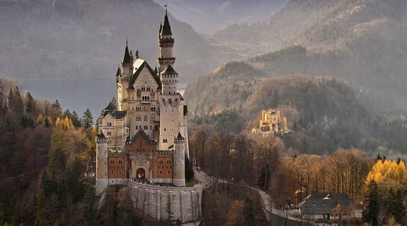 Pays de la Loire, Nantes, Angers, Loire river, castle, vineyard, coast, landscape
