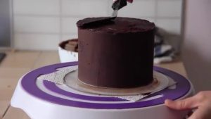 Assemblez un layer cake et maîtrisez le lissage extérieur