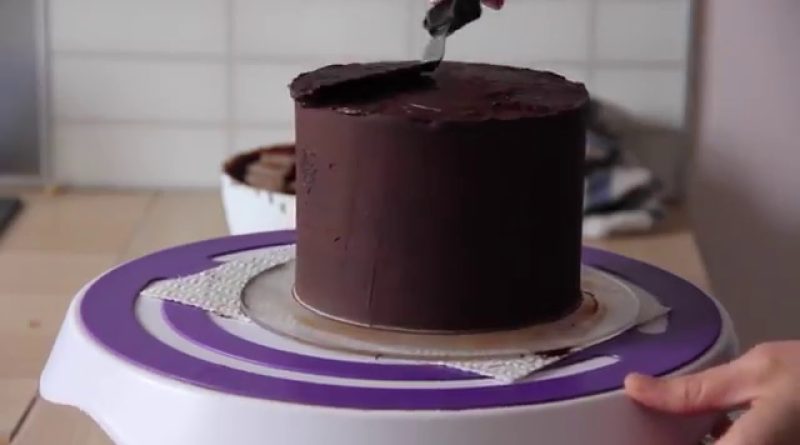 Assemblez un layer cake et maîtrisez le lissage extérieur