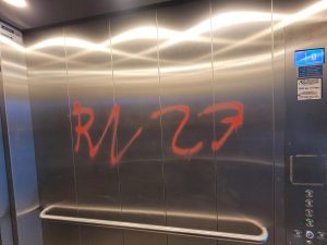 « Bardella 2027 », « arabes dehors » : le tagueur de La Réole, arrêté et condamné, assume être « raciste »