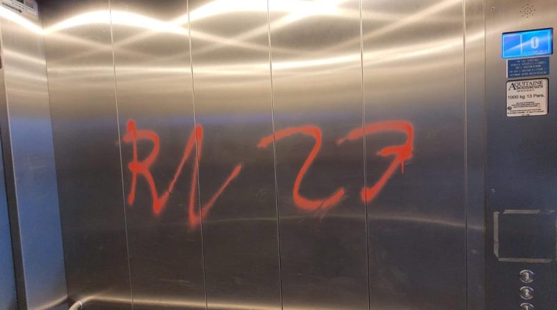 « Bardella 2027 », « arabes dehors » : le tagueur de La Réole, arrêté et condamné, assume être « raciste »