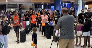 Basket : l’ASC Tours accueillie en championnes à l’aéroport Félix-Éboué