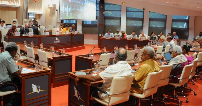 Bougival : les élus calédoniens pris de court par l'annonce de l’abandon de la consultation anticipée