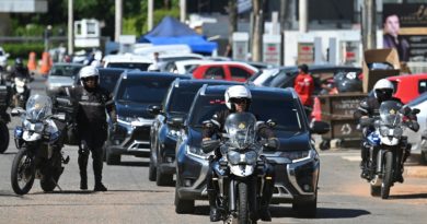 Brésil: Bolsonaro à l'hôpital pour une opération, première sortie de prison