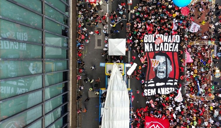 Brésil: nouvelle étape franchie au Sénat vers une réduction de peine pour Bolsonaro