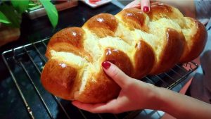 Brioches Tressées au Lait : Recette de Little Béné