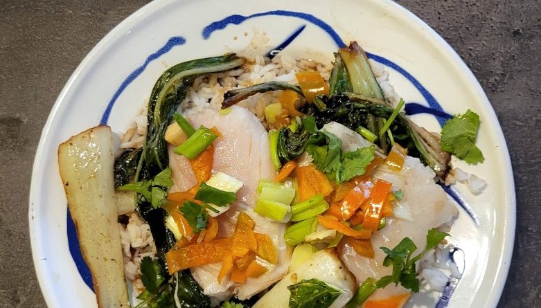 Cabillaud vapeur au gingembre accompagné de sa sauce soja