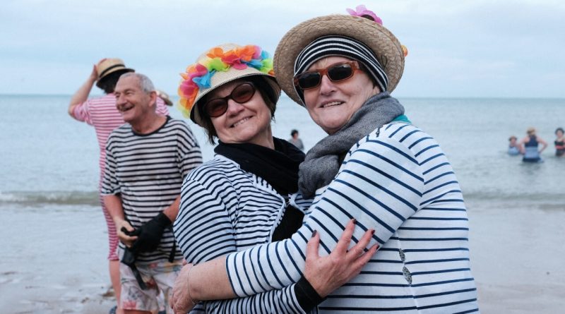 Cabourg, Houlgate et Merville-Franceville : des bains de mer « givrés » pour finir 2025 et débuter 2026