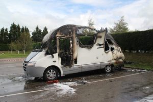 Camping-car incendié par un homme ivre près de Nantes : « j’ai perdu ma maison » déclare la victime
