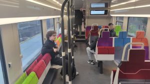 « C’est plus gai » : le déploiement des trains de nouvelle génération se poursuit sur le RER D