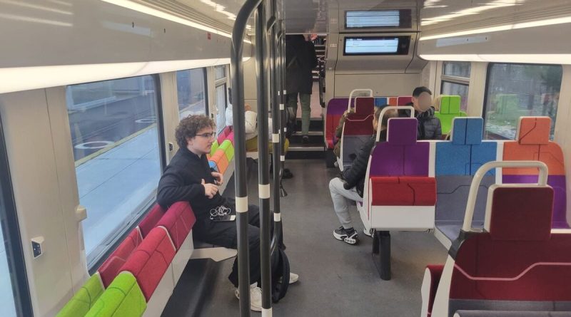 « C’est plus gai » : le déploiement des trains de nouvelle génération se poursuit sur le RER D