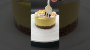 Cheesecake aux citrons vert et jaune, meringue légère