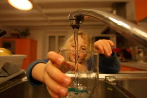 Chine : une usine de dessalement révolutionnaire transforme l’eau de mer… en eau douce, en hydrogène et en minerais