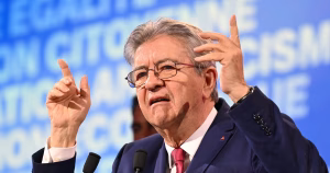 Le chef de file de LFI, Jean-Luc Mélenchon, lors d'un meeting du parti à Aubervilliers, le 23 novembre 2025 en Seine-Saint-Denis