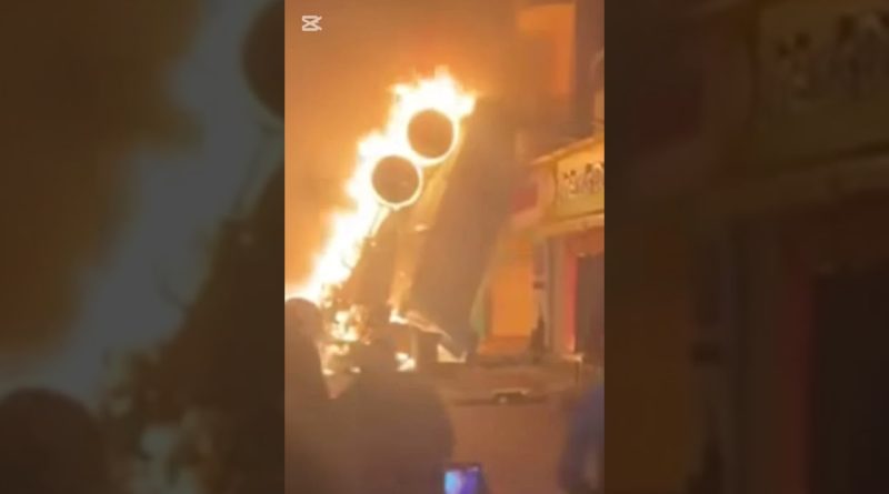 Chute d'un camion provoque un incendie mortel dans un immeuble