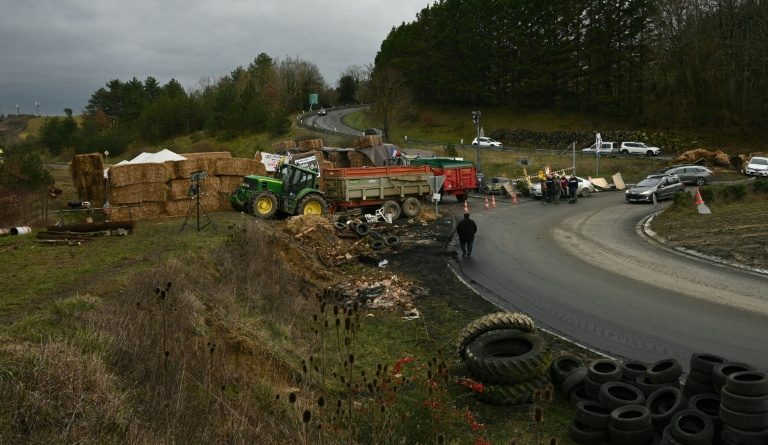 Colère agricole: des barrages levés, mais pour mieux revenir en janvier