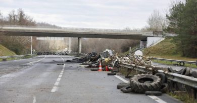 Colère agricole : les blocages toujours en place, des tronçons d’autoroutes rouverts