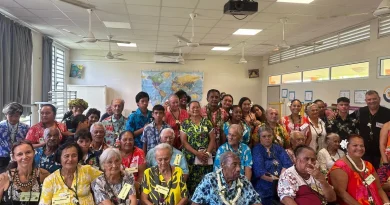 Collégiens et matahiapo : une journée de solidarité intergénérationnelle à Tinomana Ebb