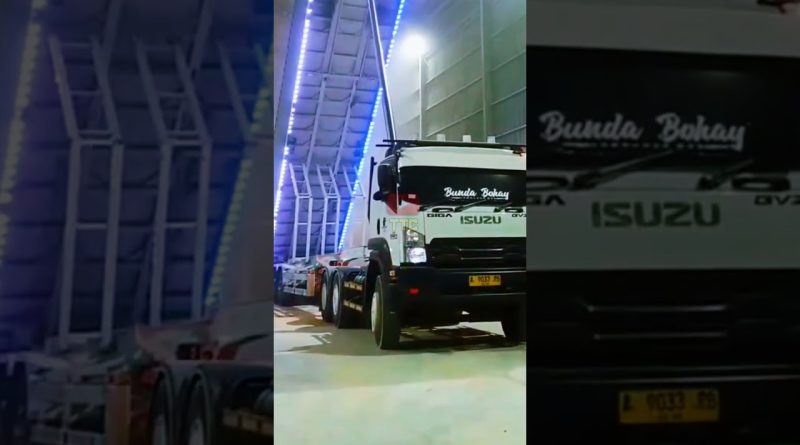 Comment un camion long décharge sa cargaison en entrepôt