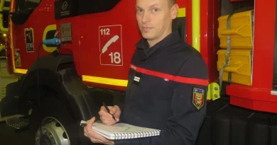 « Concilier ma passion pour le dessin et les pompiers » : ce chef de caserne dans la Manche a