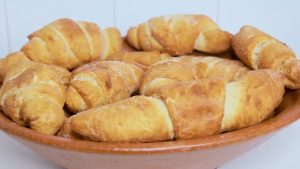 Croissants maison faciles sans four : la recette parfaite