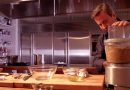 Daniel Boulud prépare un consommé de poulet