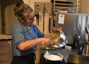 Dans le Perche, elle prépare des pâtisseries pour les personnes atteintes d’intolérance alimentaire