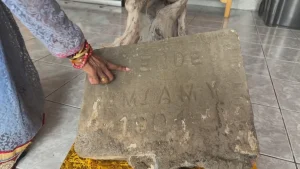 Découverte d'une stèle centenaire lors de travaux au Temple Ti bazar à Saint-André