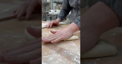 Découvrez l'Art de Façonner la Baguette Française 🥖