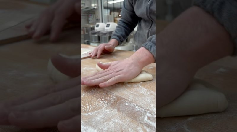 Découvrez l'Art de Façonner la Baguette Française 🥖
