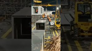 Découvrez la Construction de Ce Navire Gigantesque !