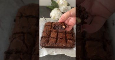 Découvrez la recette du brownie parfait qui fait le buzz ! Découvrez la recette inratable du brownie parfait !