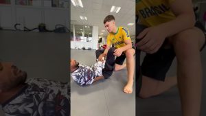 Défense : Techniques Clés pour Dominer Votre Opposant